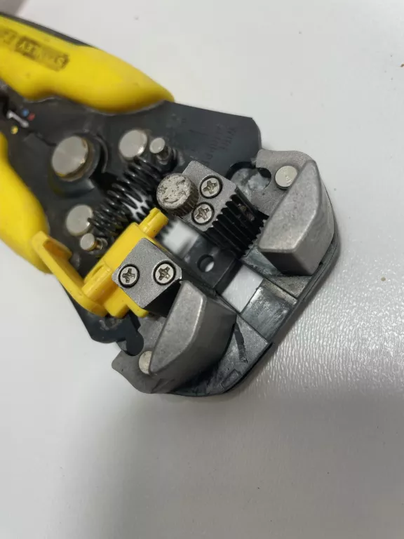 STANLEY FMHT0-96230 ŚCIĄGACZ IZOLACJI