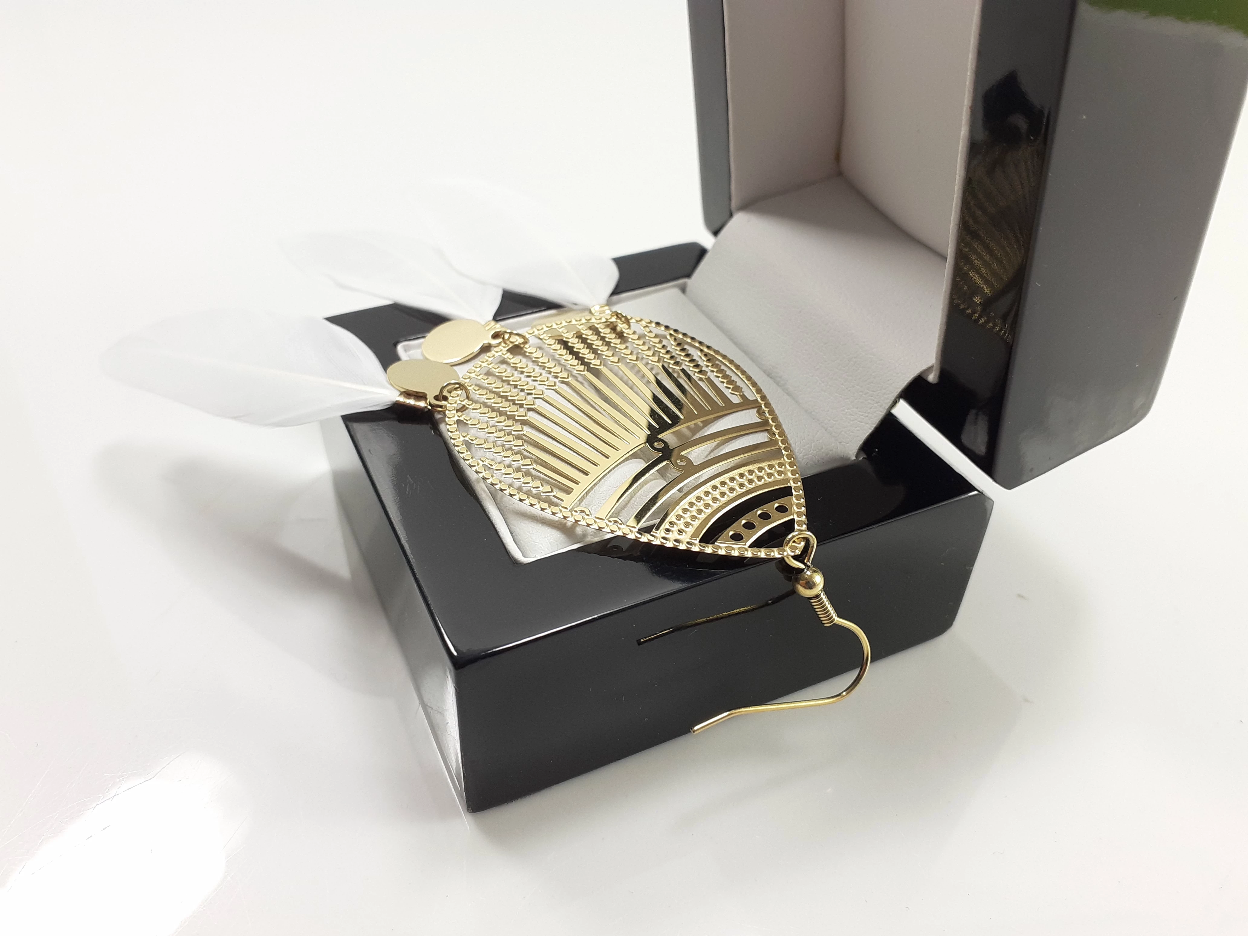 kolczyki-stal-pozlacana-wiszace-duze-lezki-z-piorami-material-15835-256