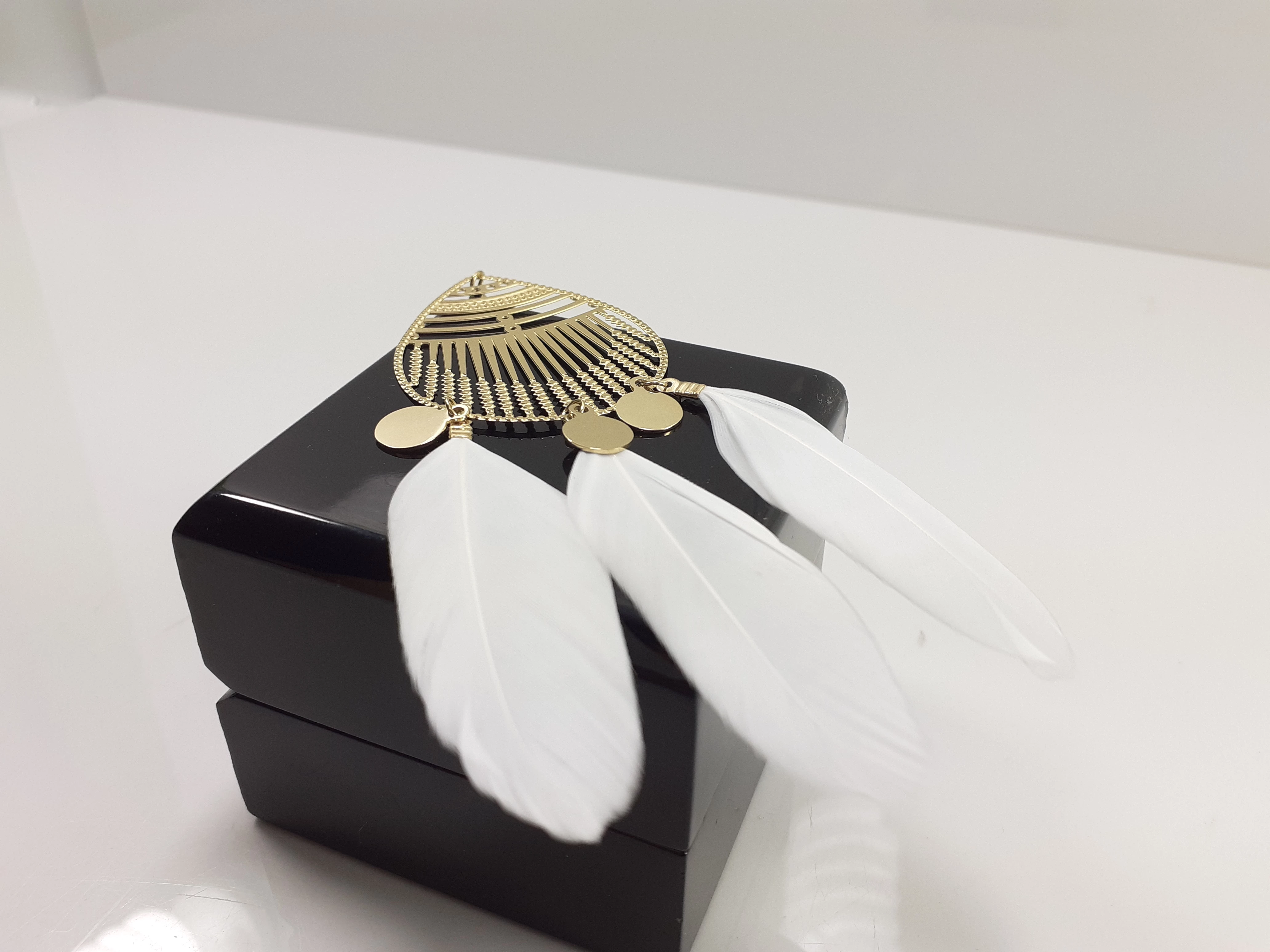 kolczyki-stal-pozlacana-wiszace-duze-lezki-z-piorami-rodzaj-2205-2