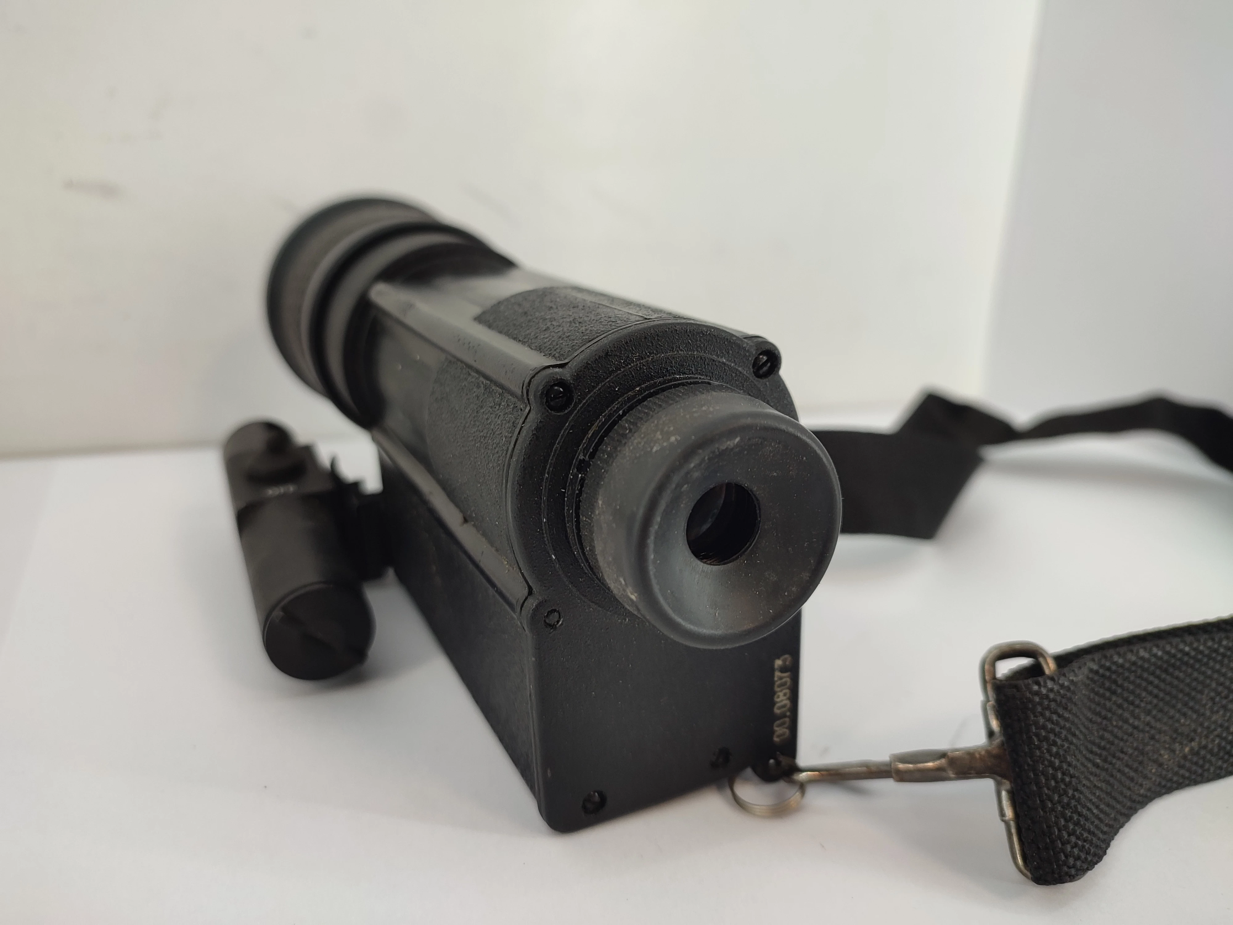 noktowizor-cyclop-1b-futeral-model-ht-66