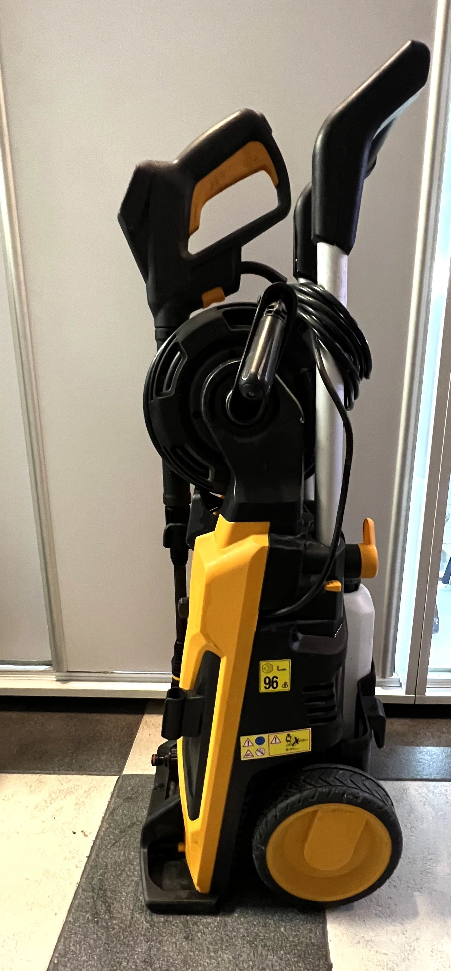 myjka-cisnieniowa-ferrex-150-bar-2400-w-stan-uzywany