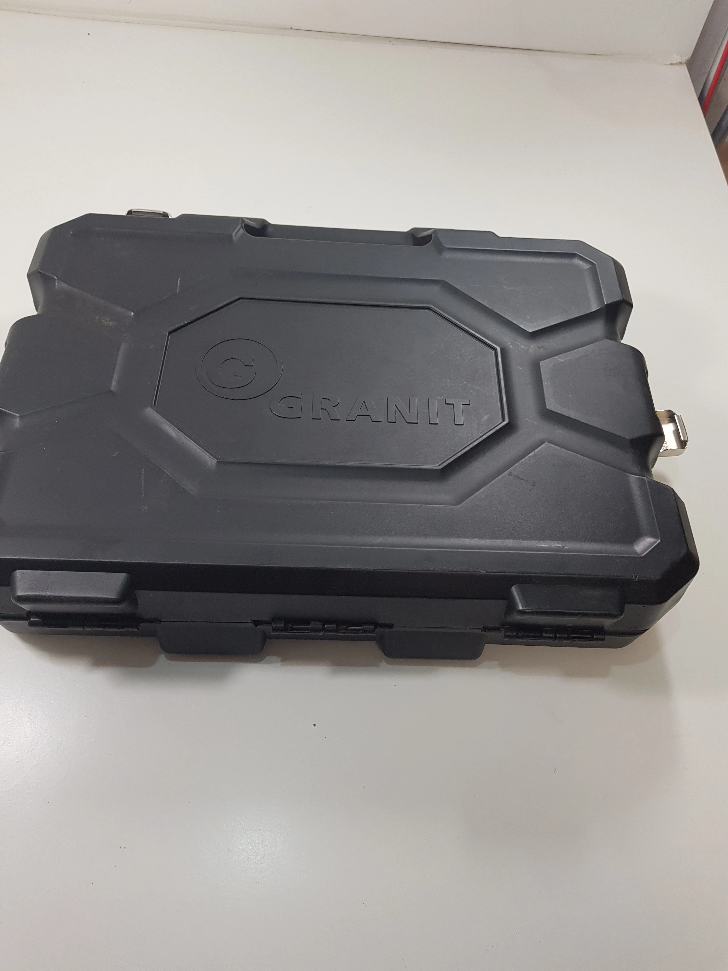 zestaw-kluczy-granit-walizka-kod-producenta-2315