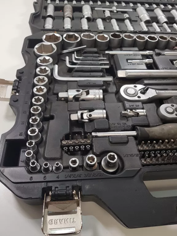 zestaw-kluczy-granit-walizka-liczba-elementow-w-zestawie-181