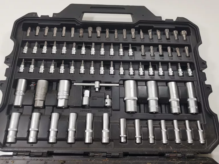 zestaw-kluczy-granit-walizka-stan-uzywany