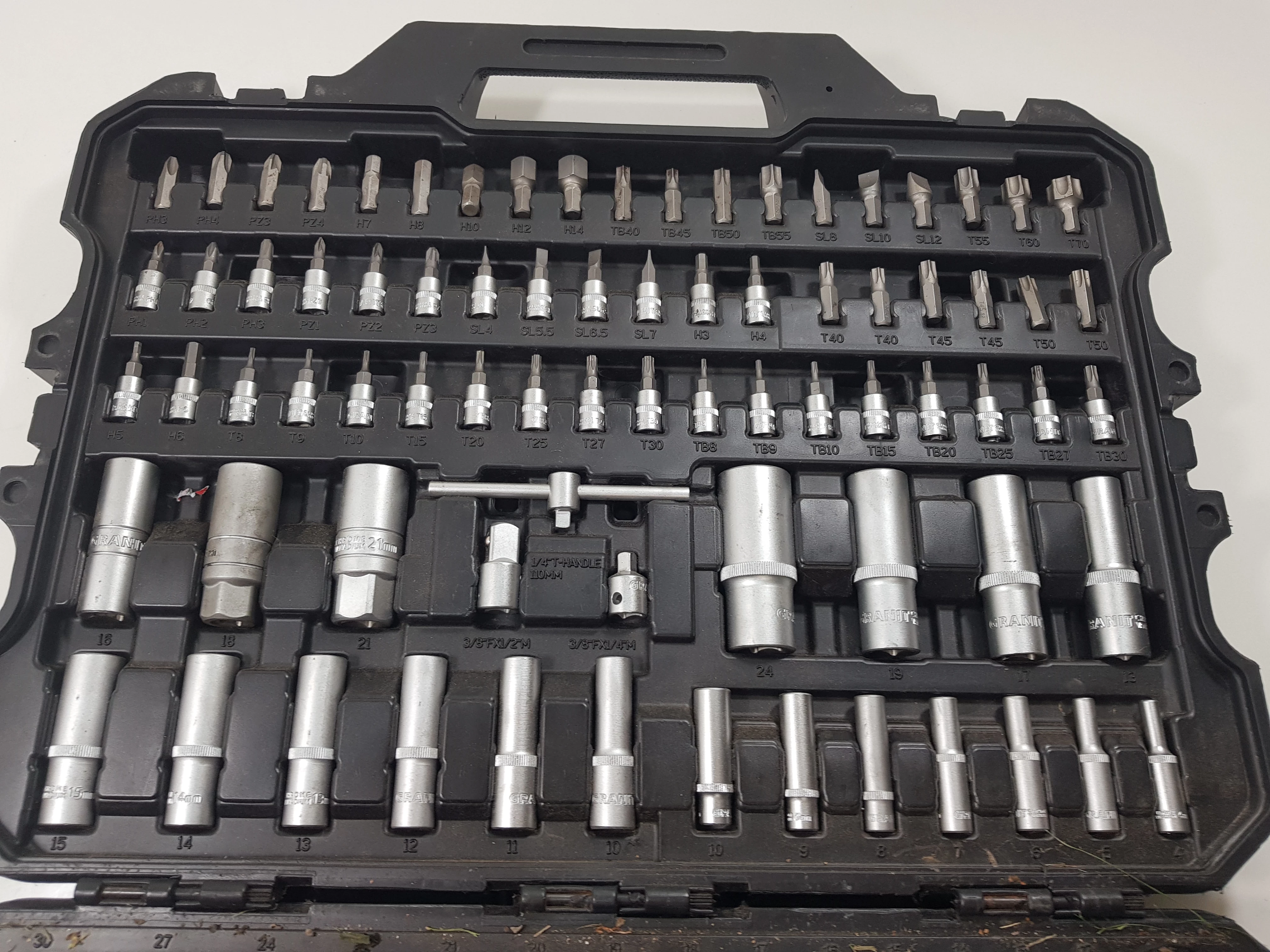 zestaw-kluczy-granit-walizka-stan-uzywany