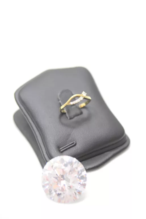 ZŁOTY PIERŚCIONEK Z CYRKONIAMI PR.333 R.11 1,36G