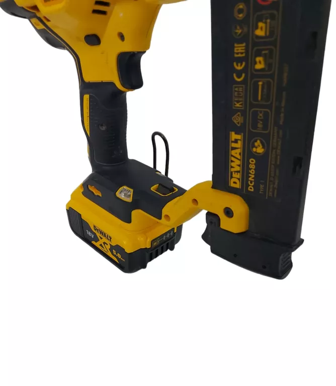 GWOŹDZIARKA DEWALT DCN 680 AKU LAD WALIZKA