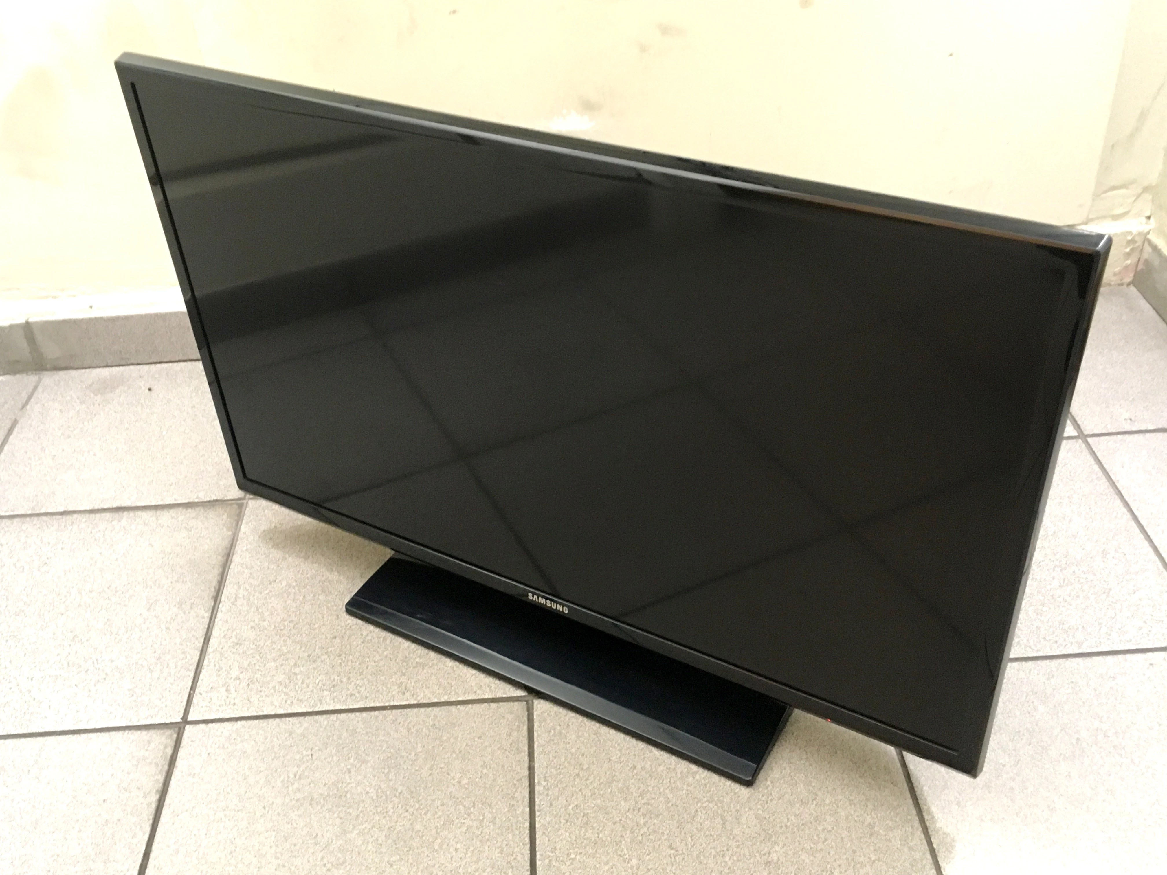 tv-samsung-ue32eh4003-led-32-hd-ready-usb-pilot-marka-samsung