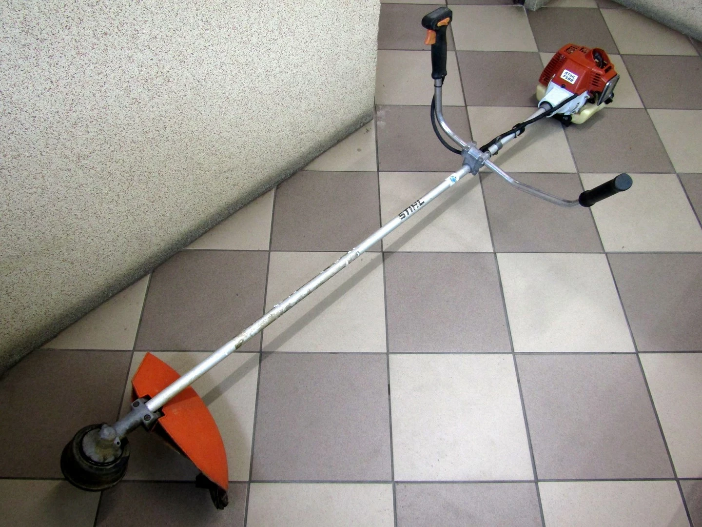 kosa-spalinowa-stihl-fs-88-brak-obudowy-filtra-kosciuszki-48-bilgoraj