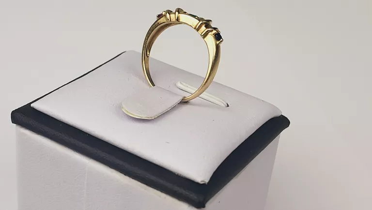 zloty-pierscionek-szmaragd-rubin-szafir-certyfikat-sliczny-stan-uzywany