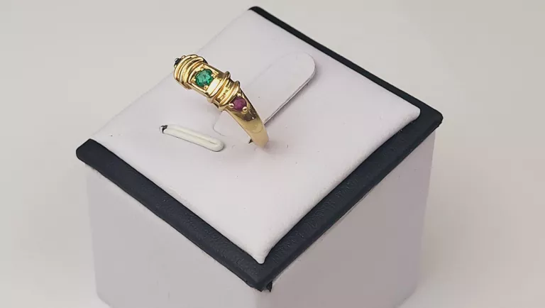 zloty-pierscionek-szmaragd-rubin-szafir-certyfikat-sliczny-rodzaj-wyrob-jubilerski