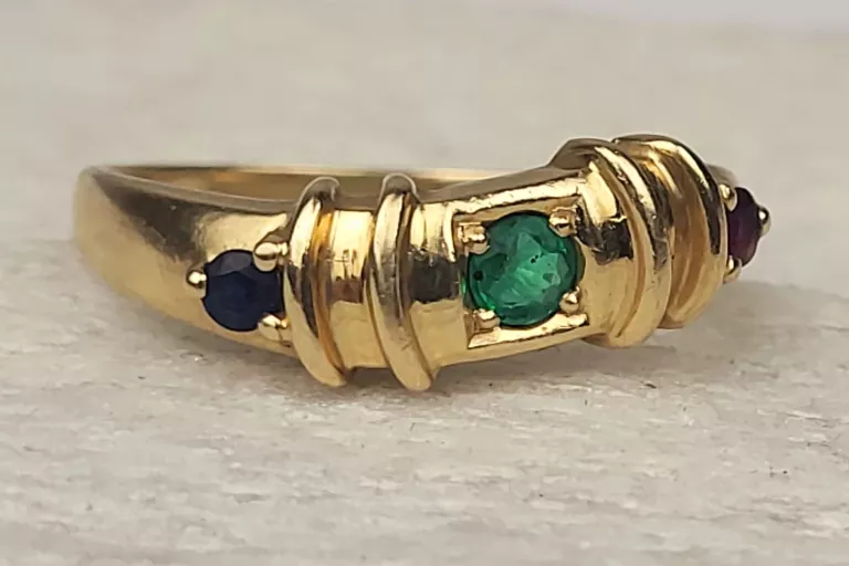 zloty-pierscionek-szmaragd-rubin-szafir-certyfikat-sliczny-plec-kobieta