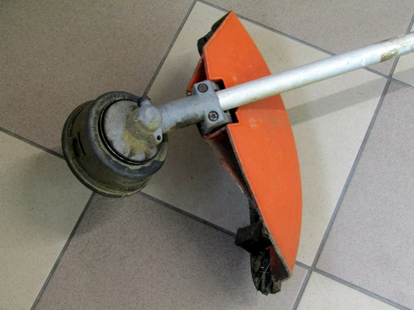 kosa-spalinowa-stihl-fs-88-brak-obudowy-filtra-zasilanie-spalinowe