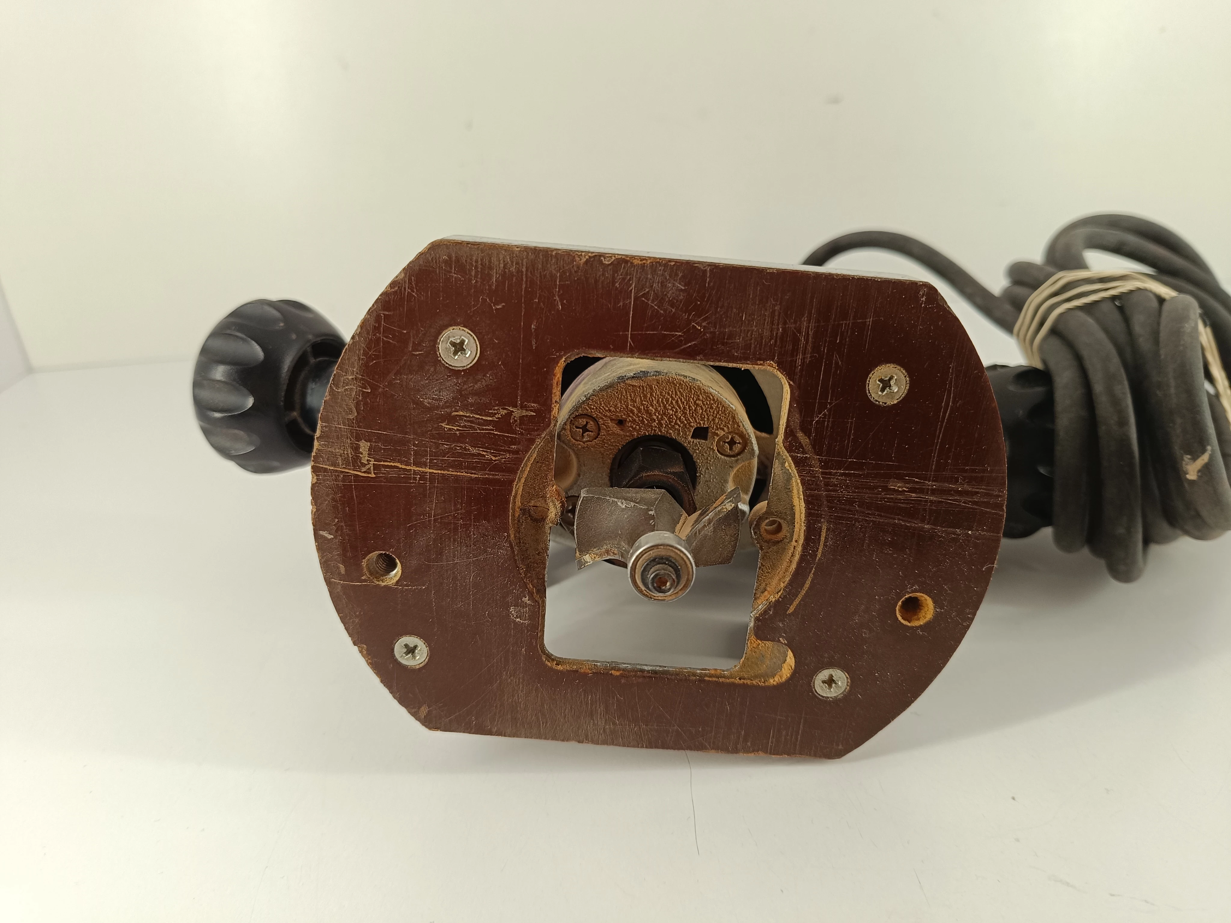 frezarka-gornowrzecienowa-elu-mof-96-marka-dewalt