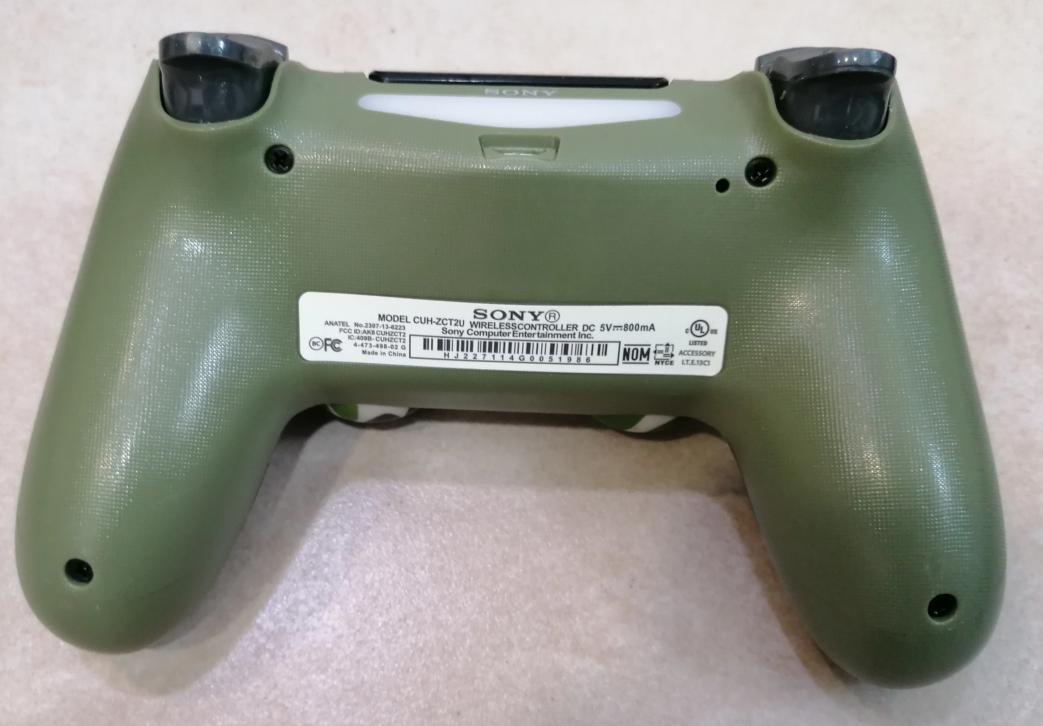 konsola-ps4-1tb-kolor-czarny