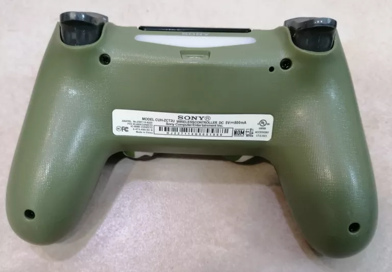 konsola-ps4-1tb-kolor-czarny