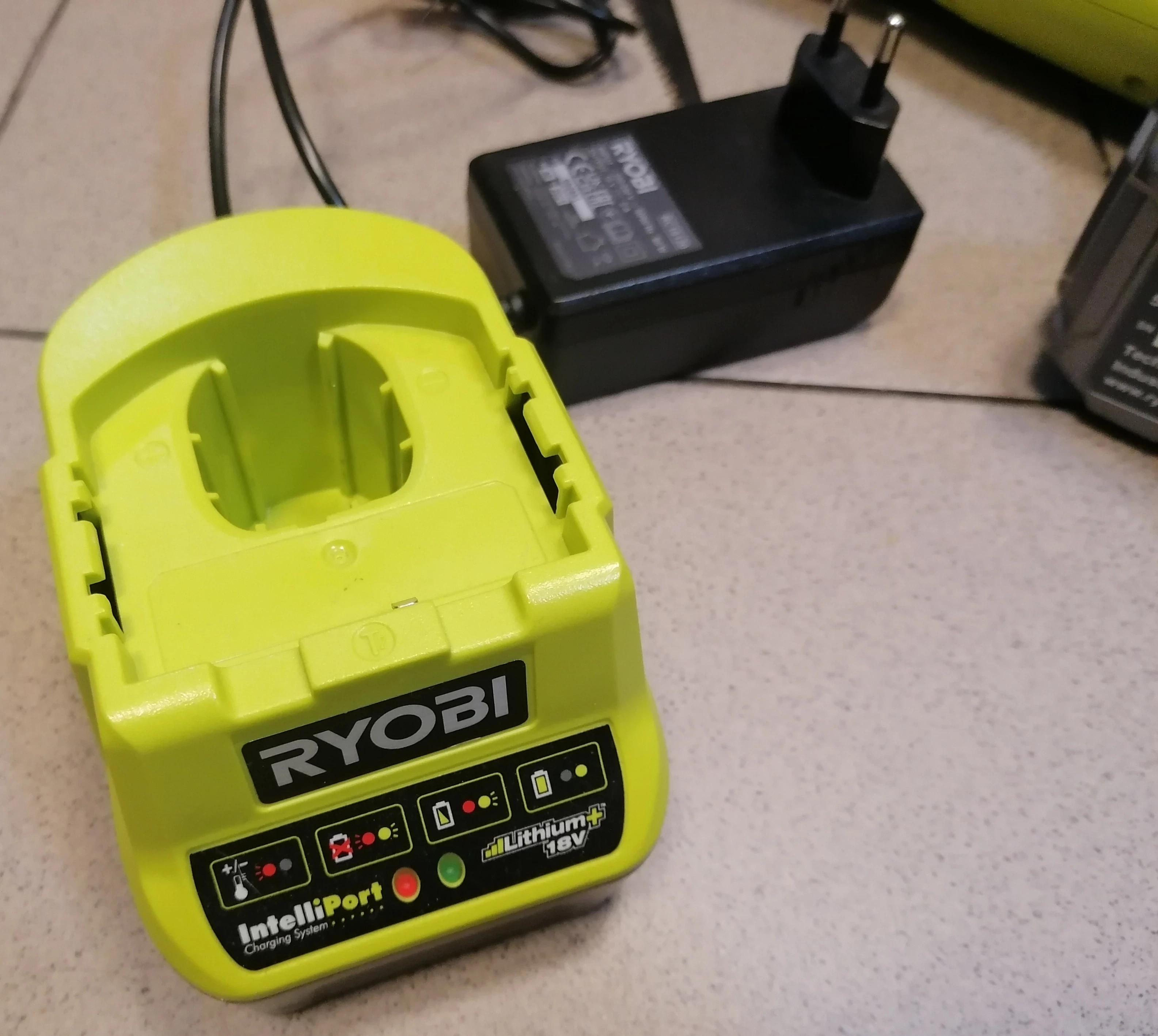 pila-szablasta-ryobi-rrs1801-marka-ryobi