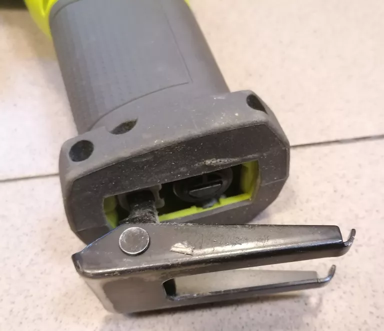 pila-szablasta-ryobi-rrs1801-cechy-dodatkowe-akumulator-w-zestawie