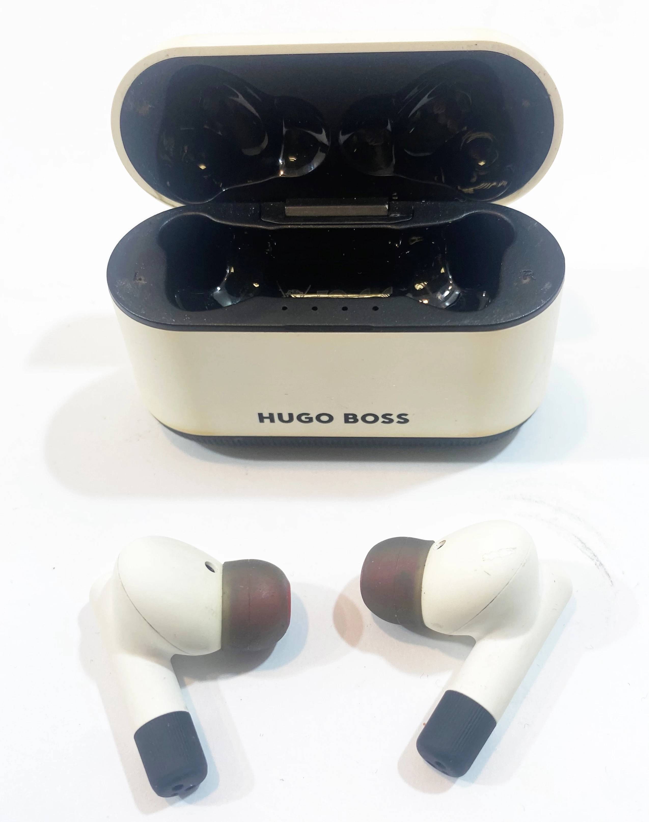 sluchawki-gear-matrix-hugo-boss-hap107-transmisja-sygnalu-bluetooth