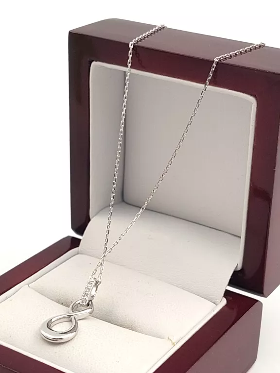 SREBRNY ŁAŃCUSZEK Z ZAWIESZKĄ Z CYRKONIAMI 2,22G 41-44CM