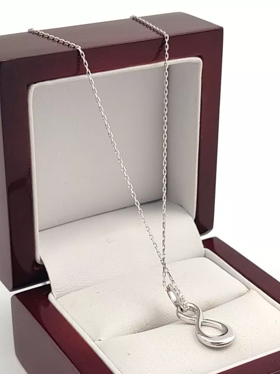 SREBRNY ŁAŃCUSZEK Z ZAWIESZKĄ Z CYRKONIAMI 2,22G 41-44CM