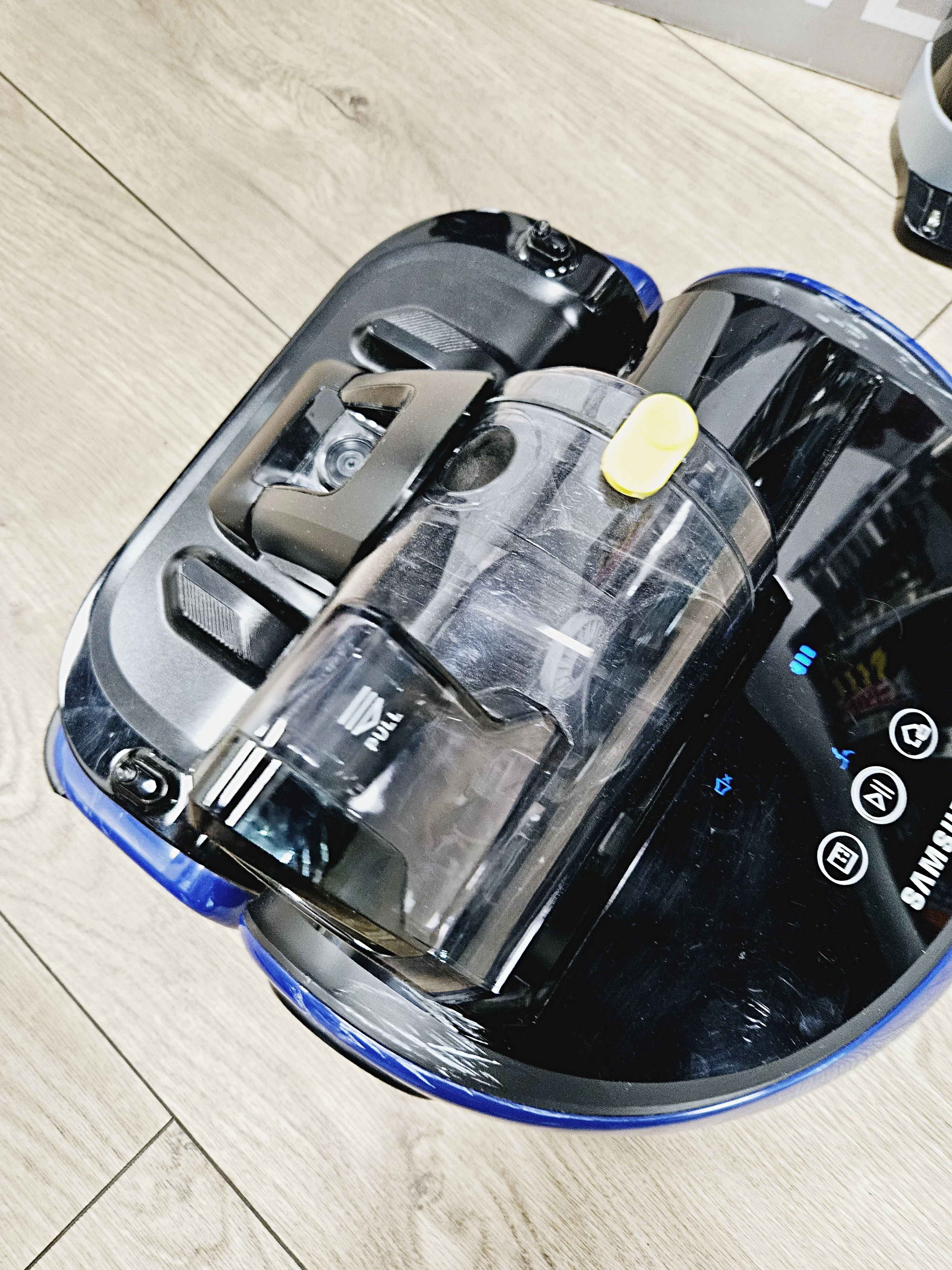 robot-odkurzacz-samsung-vr20k9000ub-powerbot-kolor-dominujacy-czarny