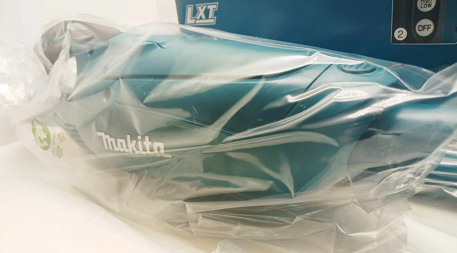 odkurzacz-akumulatorowy-makita-dcl182zb-18v-pojemnosc-zbiornika-05