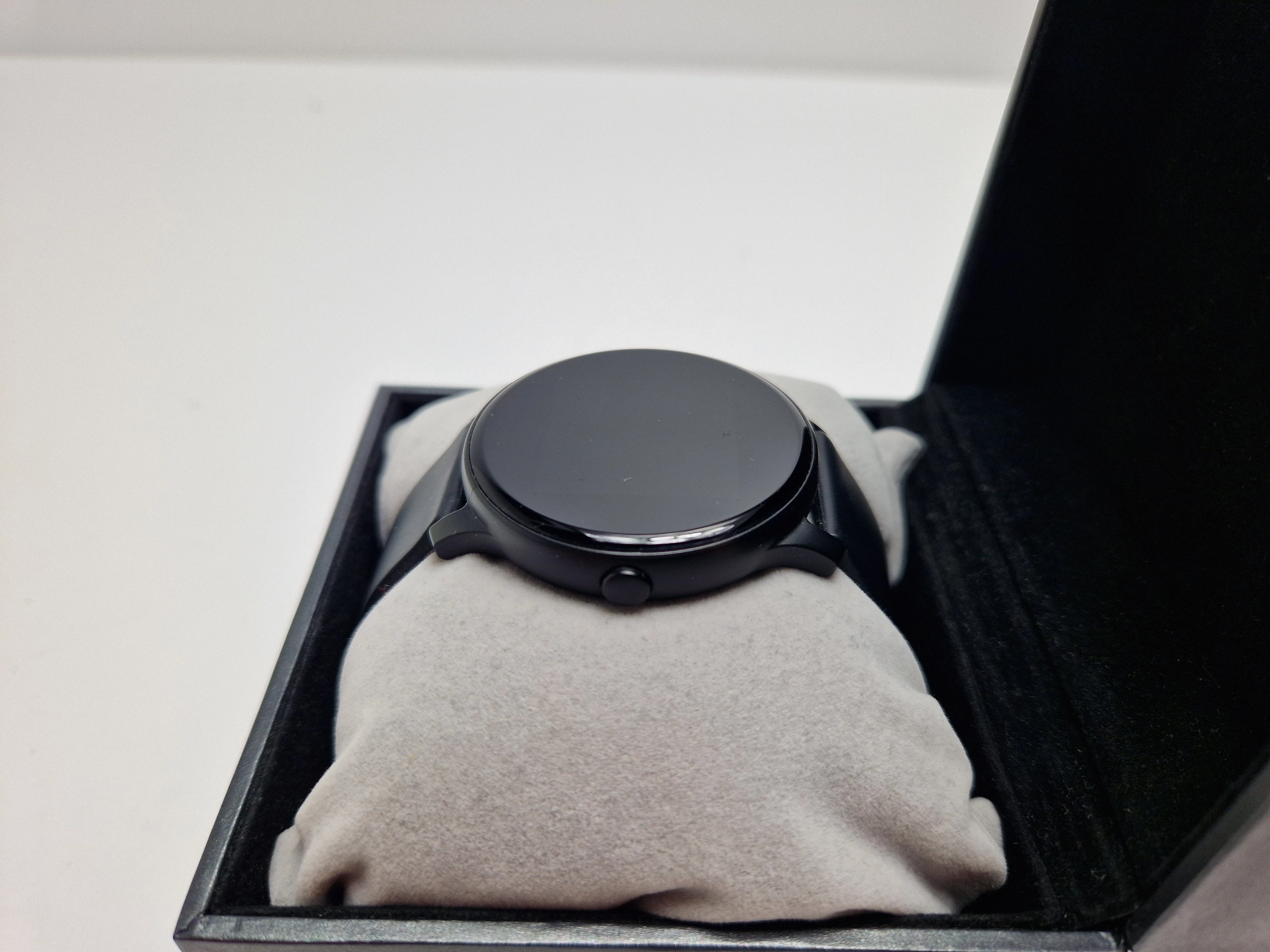 smartwatch-ultra-thin-body-komunikacja-bluetooth