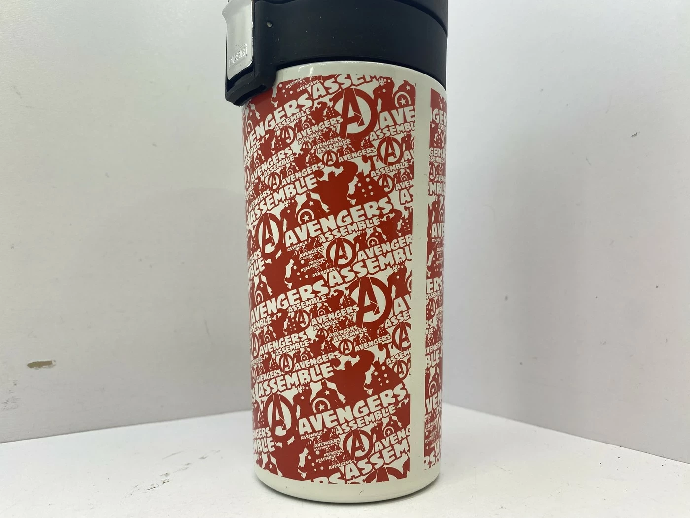kubek-termiczny-avengers-stan-powystawowy