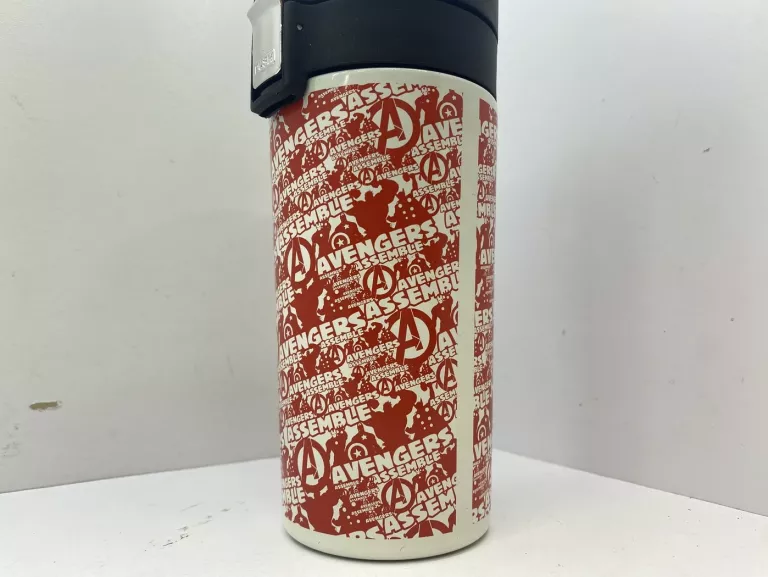 kubek-termiczny-avengers-stan-powystawowy