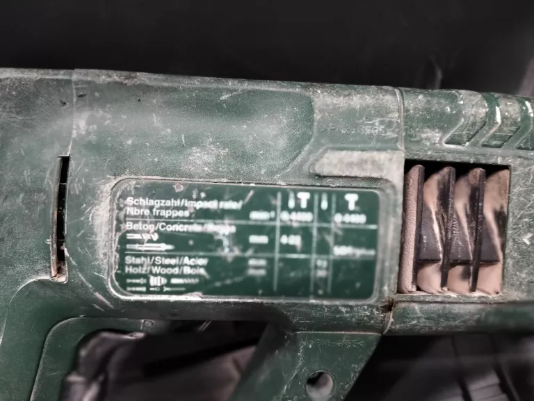 MŁOTOWIERTARKA BOSCH SDS PLUS 600 W PBH 220 RE