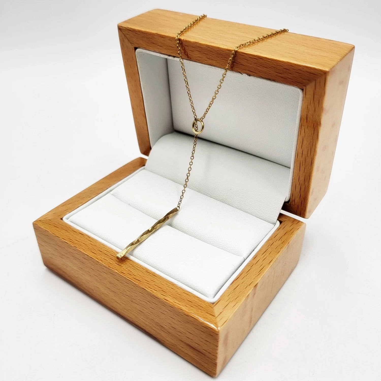 zloty-lancuszek-z-zawieszka-celebrytka-yes-333-marka-yes