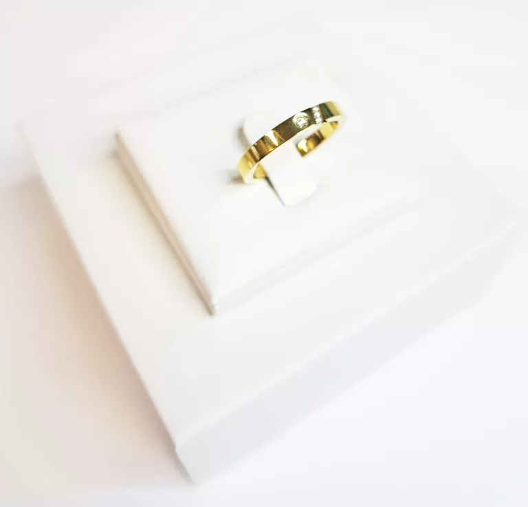 delikatny-pierscionek-ze-stali-nierdzewnej-r15-243g-marka-bez-marki