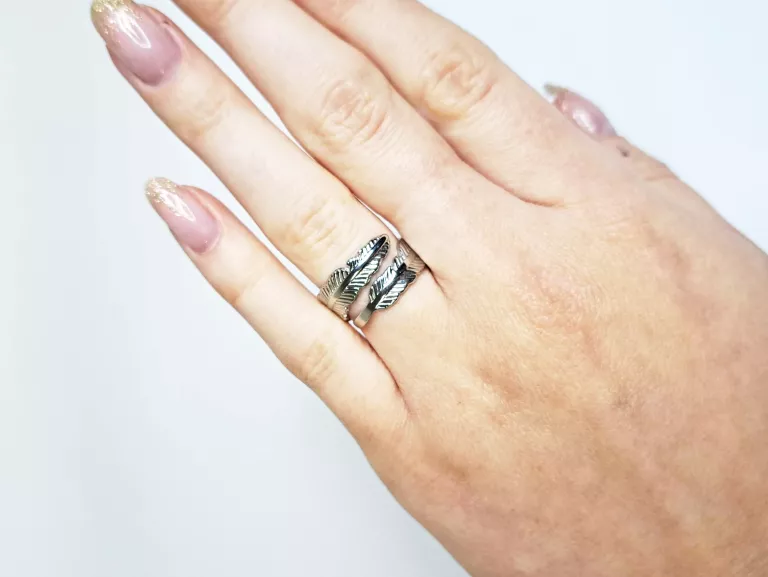 delikatny-pierscionek-ze-stali-nierdzewnej-r13-334g-material-stal