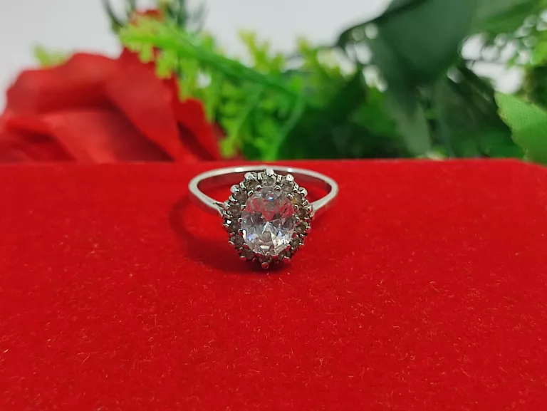 piekny-srebrny-pierscionek-z-duzym-oczkiem-35-g-925-material-srebro