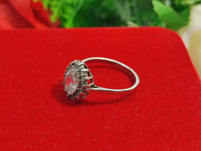 piekny-srebrny-pierscionek-z-duzym-oczkiem-35-g-925-marka-bez-marki