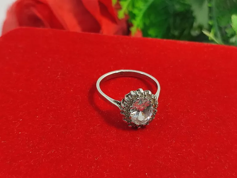 piekny-srebrny-pierscionek-z-duzym-oczkiem-35-g-925-stan-uzywany