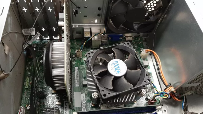 KOMPUTER STACJONARNY LENOVO IDEACENTRE 300-20ISH COREI5 ITB 8GB GTX 750