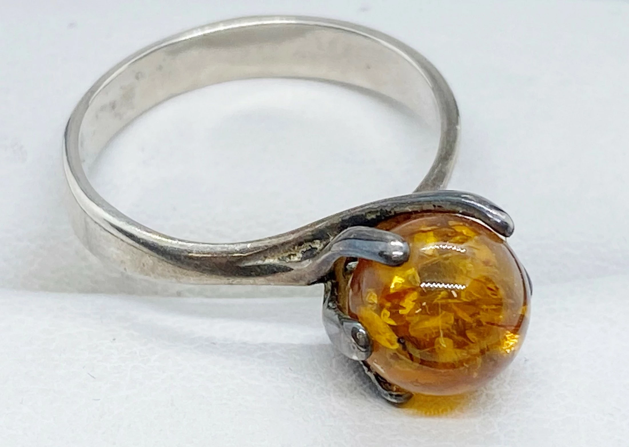 srebrny-stary-pierscionek-z-bursztynem-pr925-material-dominujacy-srebro
