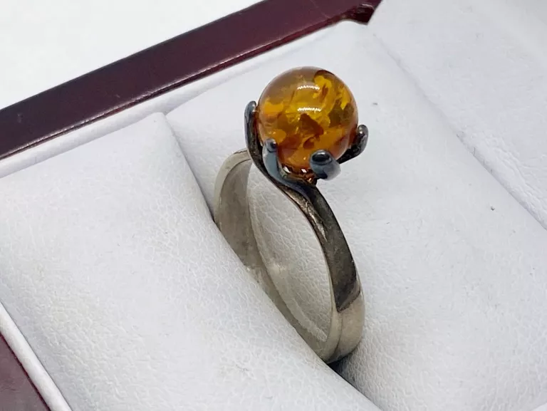 srebrny-stary-pierscionek-z-bursztynem-pr925-stan-nie-wymaga-renowacji