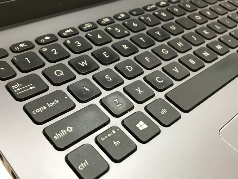 ASUS A509FA I5/8GB/256GB/INTEL/ŁAD