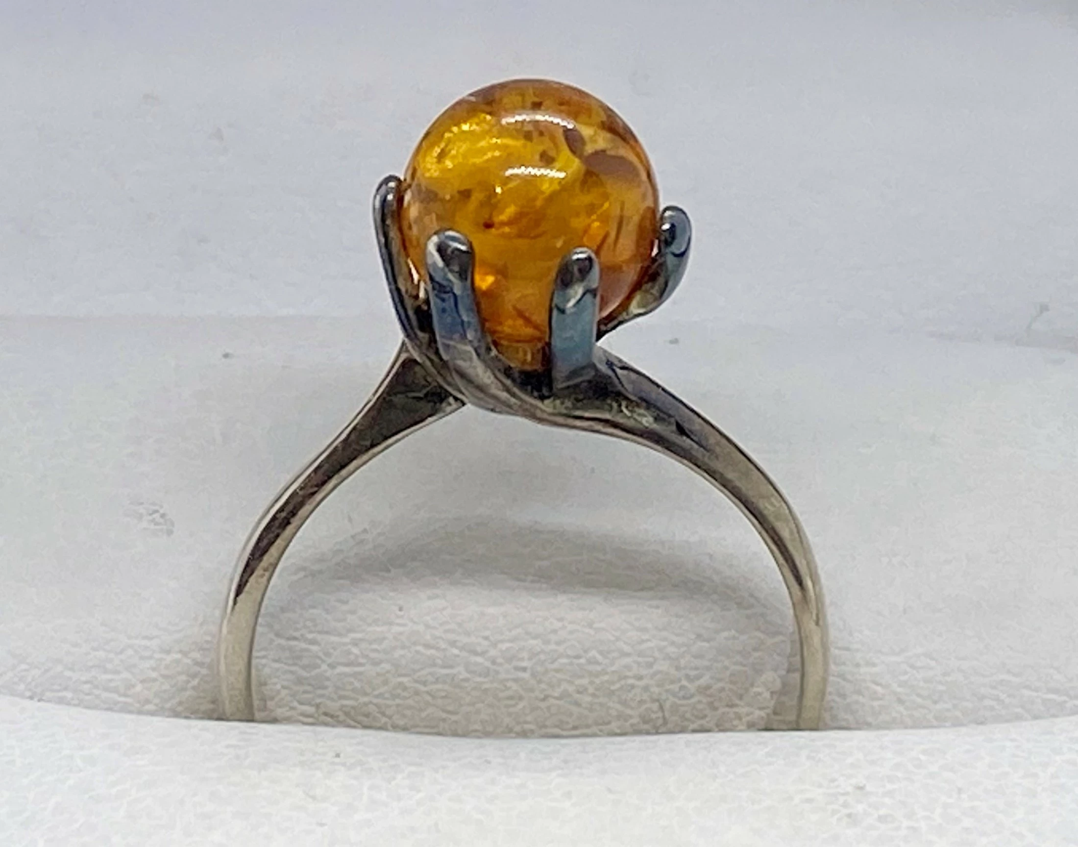 srebrny-stary-pierscionek-z-bursztynem-pr925-wroclawska-6-opole-sj