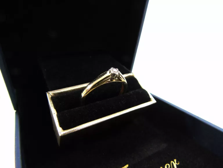 ZARĘCZYNOWY ZŁOTY PIERŚCIONEK PR.585 R.13 DIAMENT