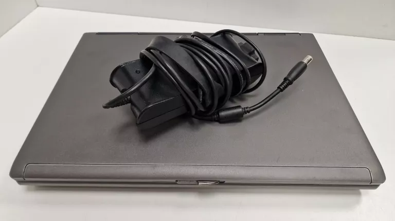 laptop-dell-pp18l-win-xp-2gb-intel-core-2-duo-wielkosc-pamieci-ram-2-gb