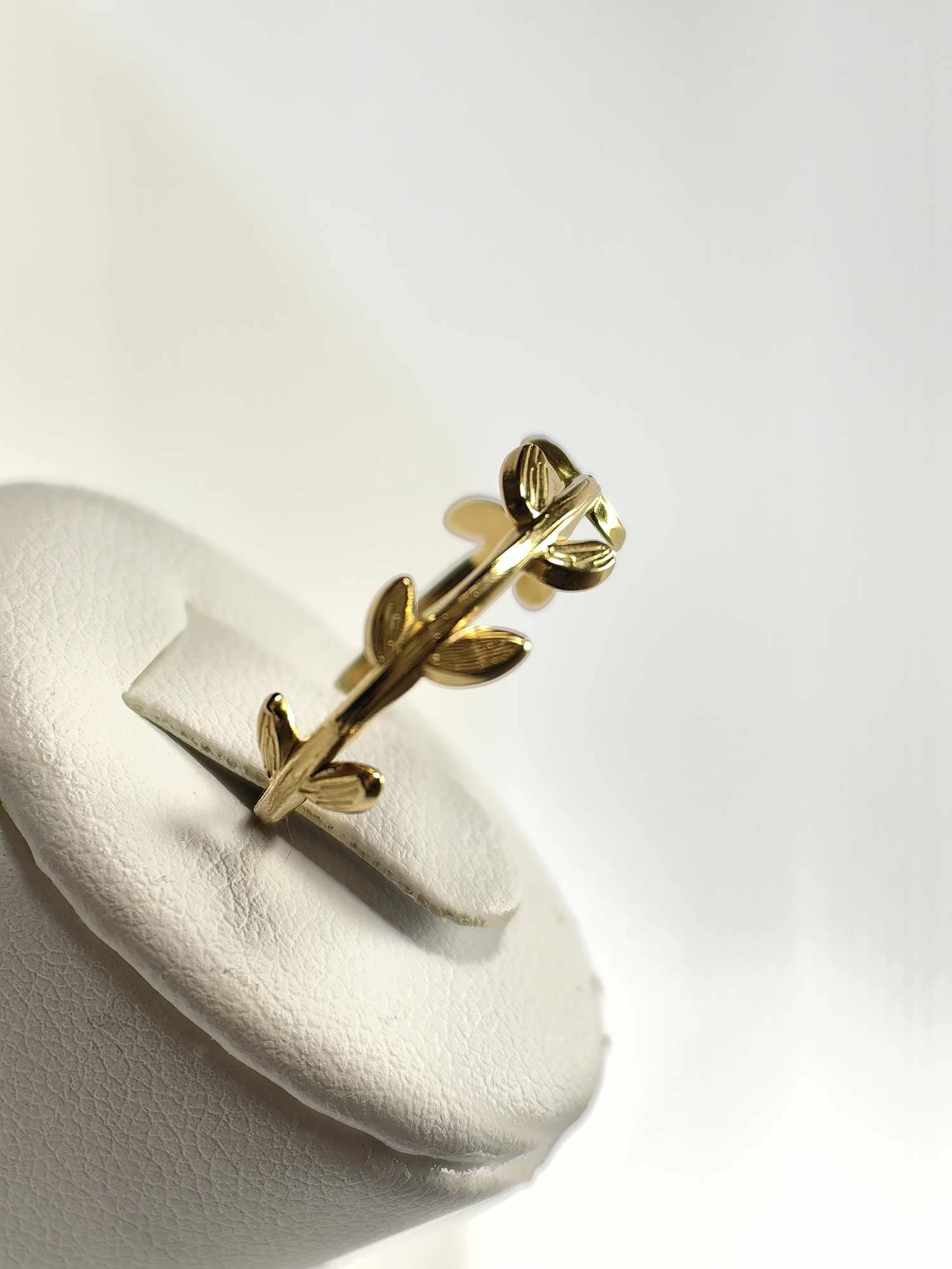 pierscionek-zawiniety-lisc-stal-nierdzewna-r-099-kamienie-221-64