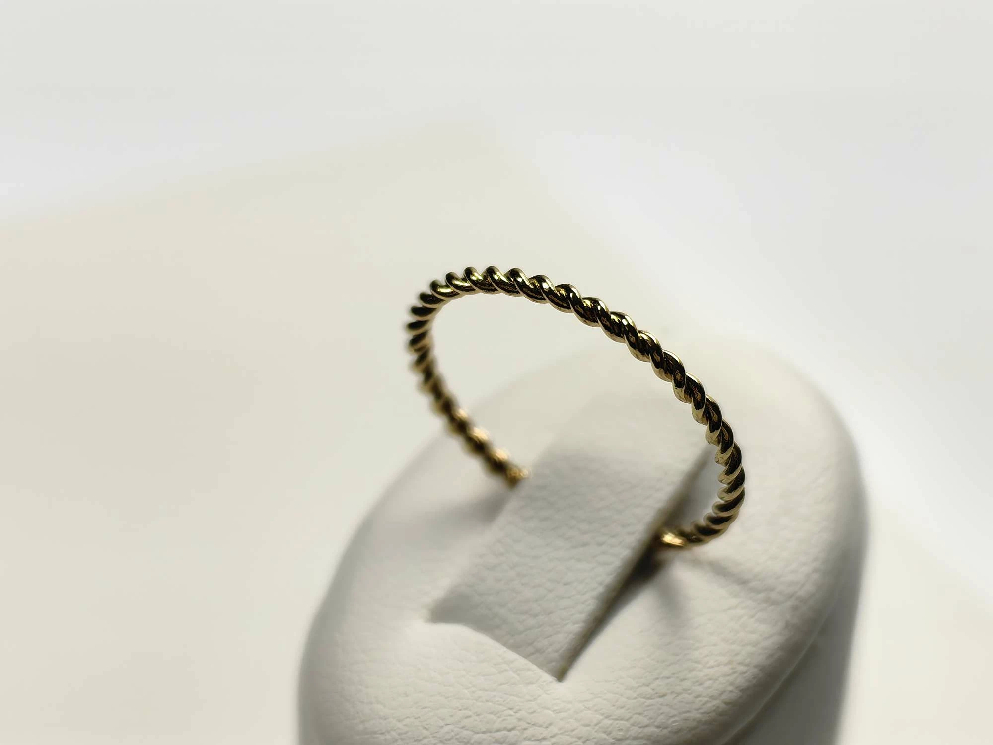 piekny-delikatny-pierscionek-stal-nierdzewna-r-15-g-046-kamienie-221-64