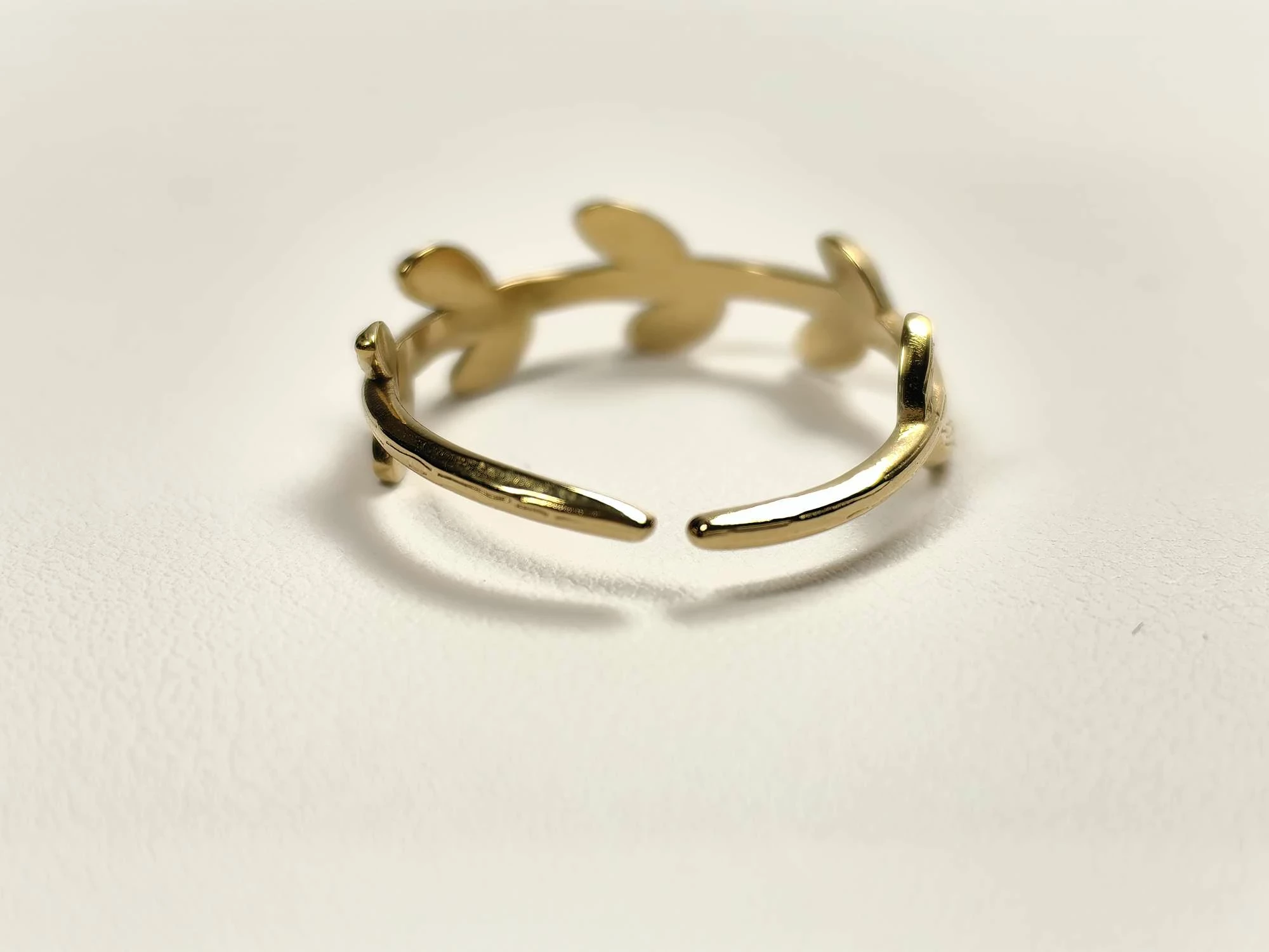 pierscionek-zawiniety-lisc-stal-nierdzewna-r-099-kamienie-221-64