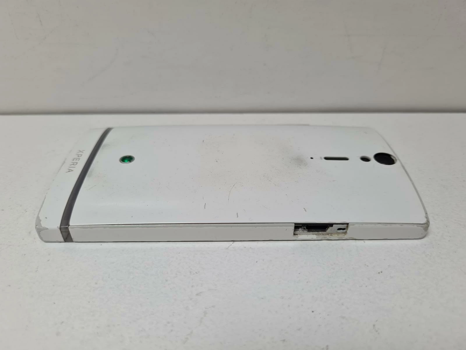 telefon-sony-xperia-s-kolor-bialy