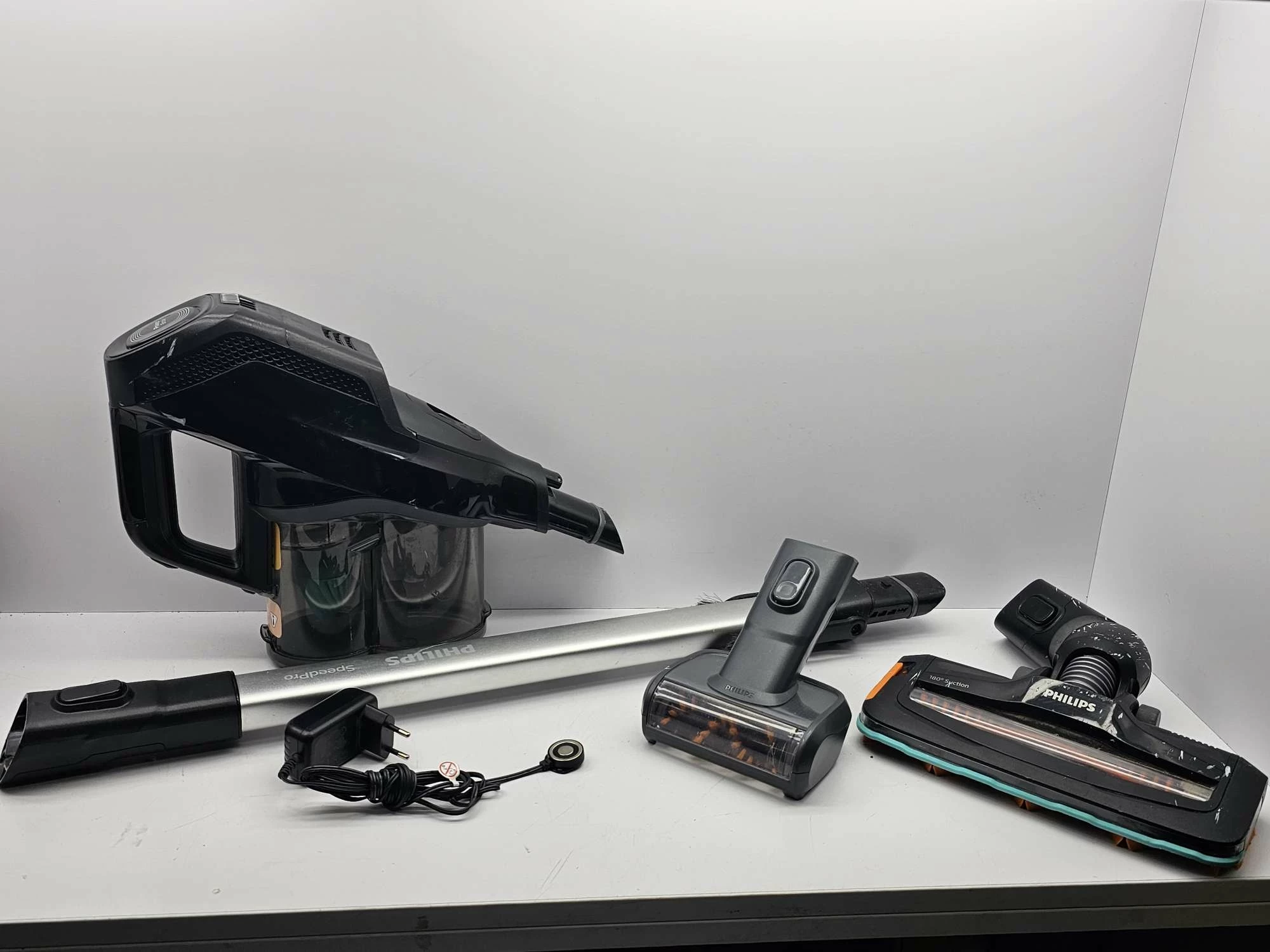 odkurzacz-pionowy-philips-speedpro-fc672601-stan-uzywany