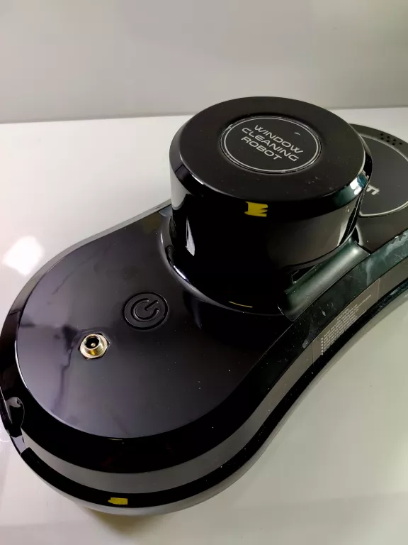 AQUAMENTI WINDOW CLEANING ROBOT